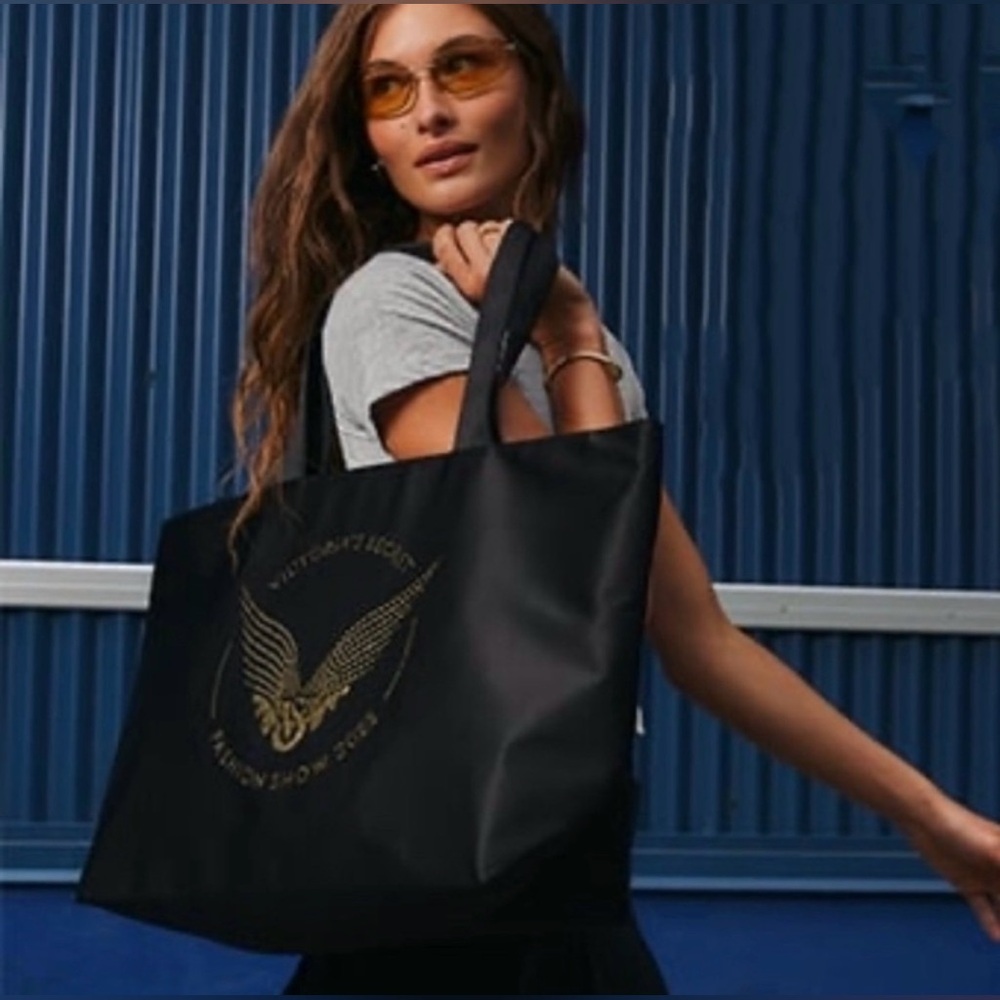 LIMITED EDITION! VS FASHION SHOW Black Tote Bag - Picture 5 of 6
